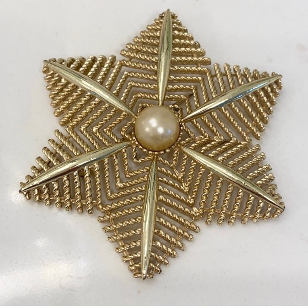 Large Golden White Pearl Brooch ☀️